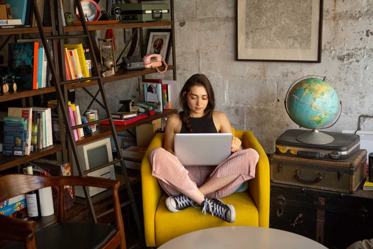 5 Proven Strategies to Stand Out in Remote Creative Roles